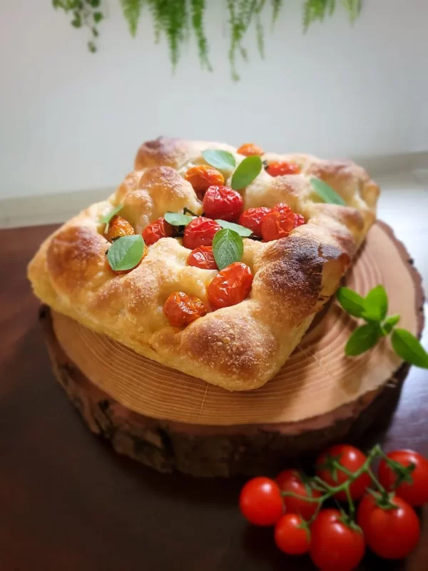 Foccacia – Tomatinho Cereja & Mangericão